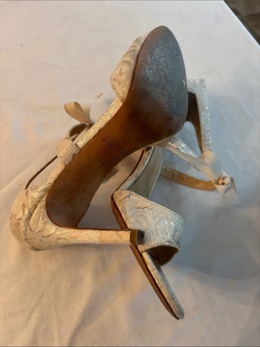 Bettye Mueller elegant Ivory Lace Open-Toe Heels with Ankle Tie, SZ 7.5